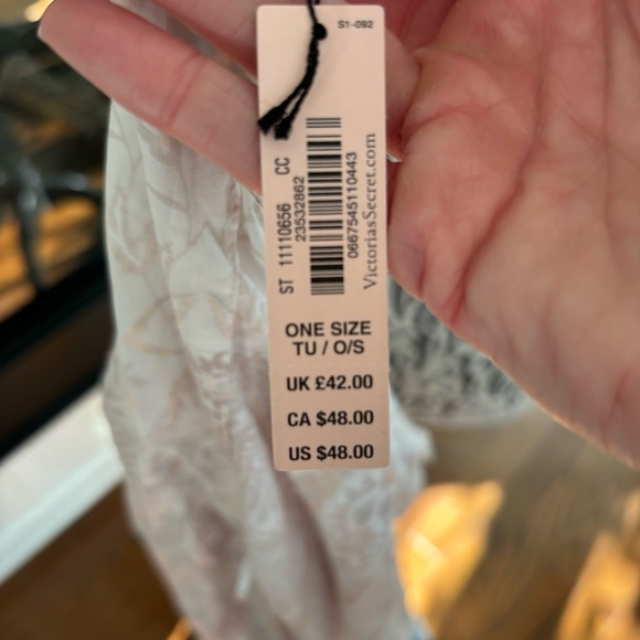 NWT Victoria’s Secret Cover-up - Picture 7 of 11